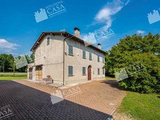 Casa Indipendente in Vendita a Cento, 239'000€, 360 m²