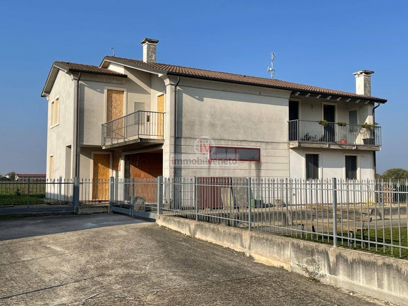 Casa Semi Indipendente in Vendita a Orgiano, 110'000€, 170 m²