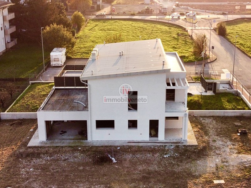 Casa Semi Indipendente in Vendita a Brendola, 330'000€, 200 m²