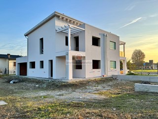 Casa Semi Indipendente in Vendita a Brendola, 330'000€, 200 m²