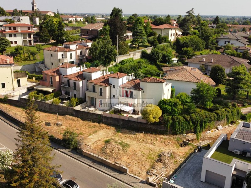 Terreno edificabile in Vendita a Lonigo, 148'000€, 442 m²