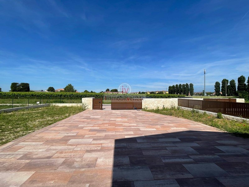 Casa Indipendente in Vendita a Lonigo, 520'000€, 197 m²