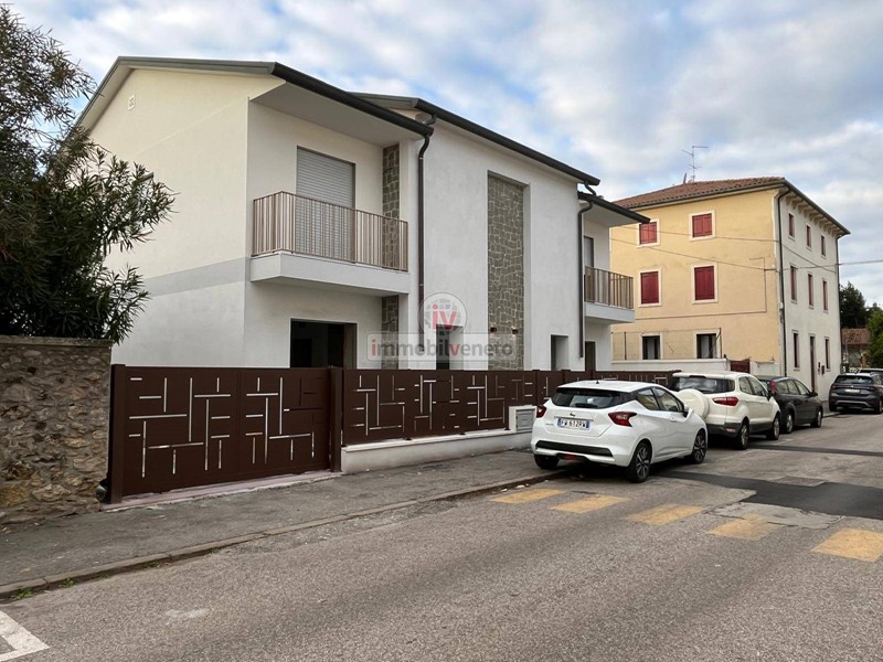 Casa Semi Indipendente in Vendita a Lonigo, 355'000&euro;, 174 m²