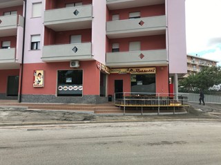Attività commerciale in Vendita a Vasto, 60'000€, 140 m²