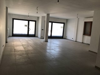 Immobile commerciale in Vendita a Vasto, 200'000€, 200 m²