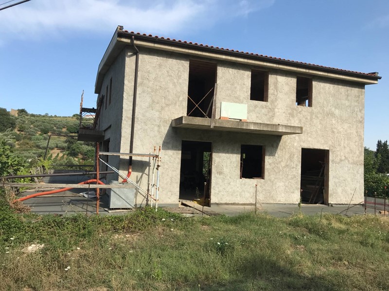Casa Indipendente in Vendita a Vasto, 200'000&euro;, 700 m², con Box