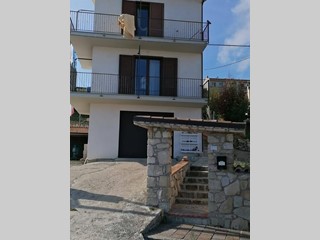 Villa in Vendita a Dogliola, 180'000€, 350 m²