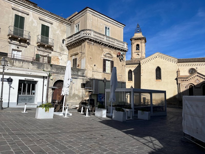 Attività commerciale in Affitto a Vasto, 90 m²