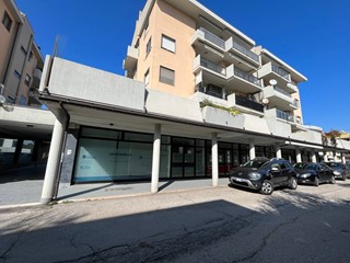 Immobile commerciale in Vendita a Vasto, 195'000€, 118 m²