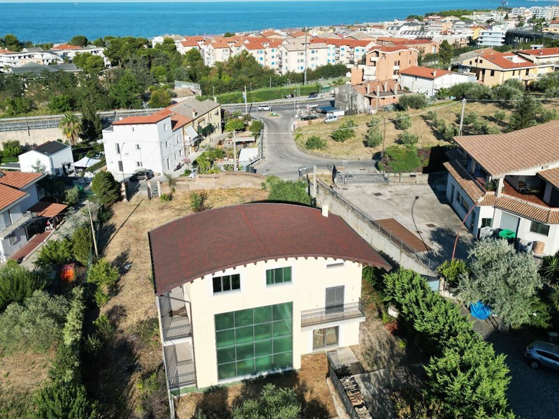 Villa in Vendita a Vasto, 350'000&euro;, 450 m²
