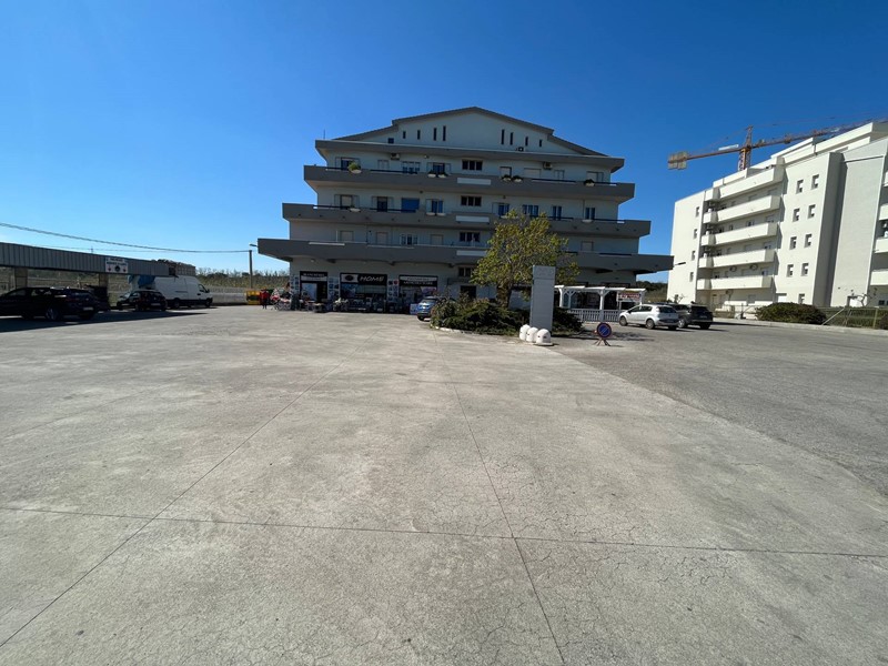 Immobile commerciale in Vendita a San Salvo, 5400 m²
