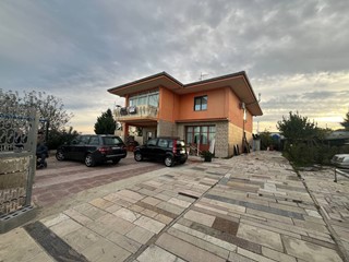 Casa Indipendente in Vendita a Cupello, 240'000€, 260 m²