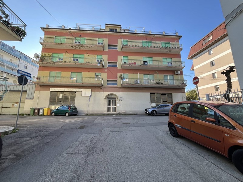 Casa Indipendente in Vendita a Vasto, 400'000&euro;, 3000 m², con Box