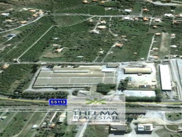 Capannone in Vendita a Campofelice di Roccella, 15500 m²