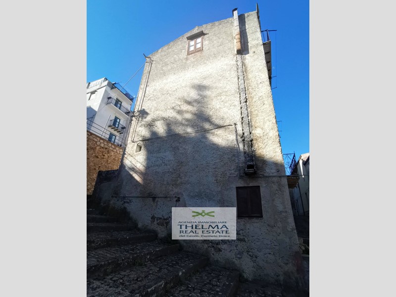 Casa Indipendente in Vendita a Gratteri, 70'000€, 127 m²