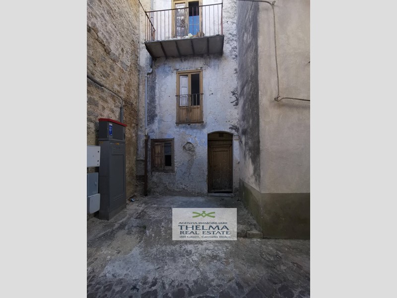 Casa Indipendente in Vendita a Gratteri, 24'000€, 120 m²