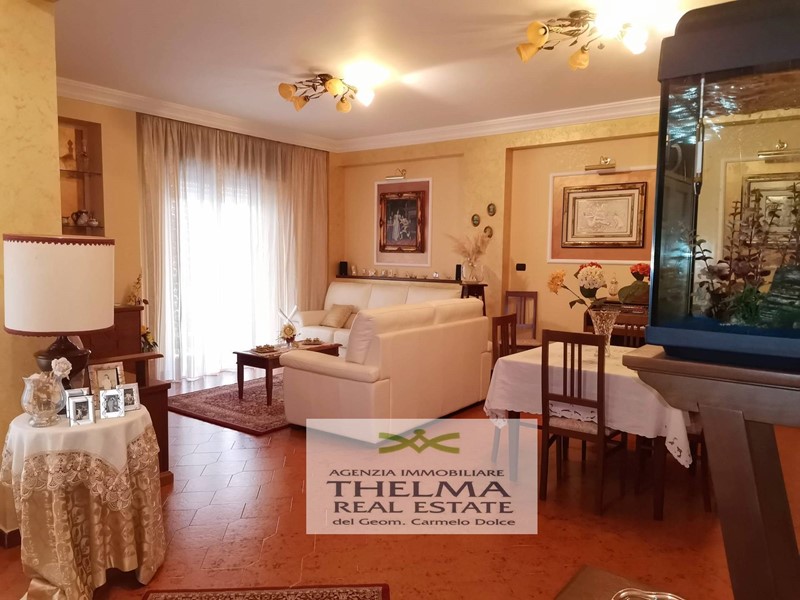 Appartamento in Vendita a Campofelice di Roccella, 193 m²