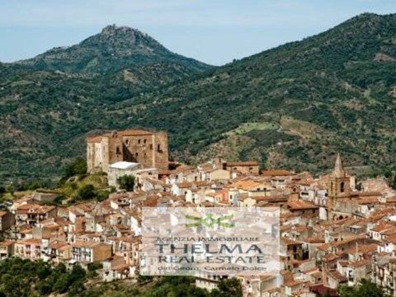 Villa in Vendita a Castelbuono, 140'000€, 168 m²