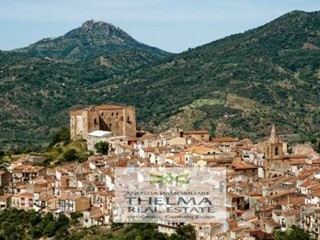 Villa in Vendita a Castelbuono, 140'000€, 168 m²