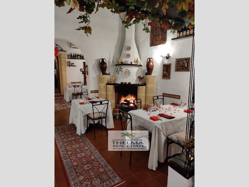 Attività commerciale in Vendita a Campofelice di Roccella, 180 m²