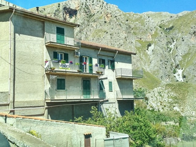 Appartamento in Vendita a Isnello, 160'000€, 207 m²