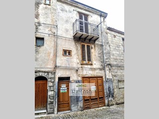 Casa Indipendente in Vendita a Isnello, 90'000€, 304 m²