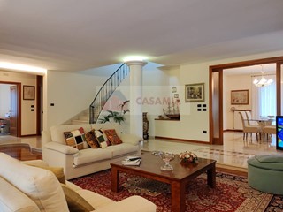 Villa in Vendita a Oderzo, 950'000€, 500 m²