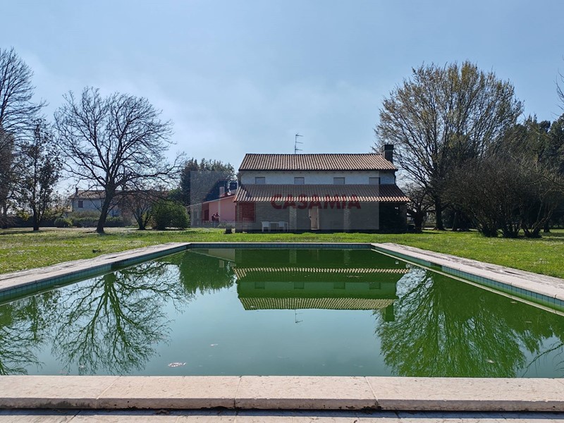 Casa Semi Indipendente in Vendita a Ormelle, 649'000€, 400 m²