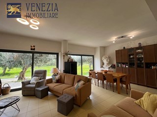 Villa in Vendita a Sciacca, 369'000€, 350 m²