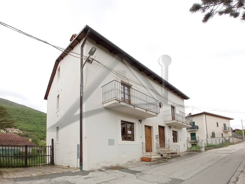 Casa Indipendente in Vendita a Villa Sant'Angelo, 148'000&euro;, 320 m²