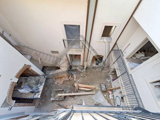 Appartamento in Vendita a Sant'Eusanio Forconese, 68'000&euro;, 148 m²