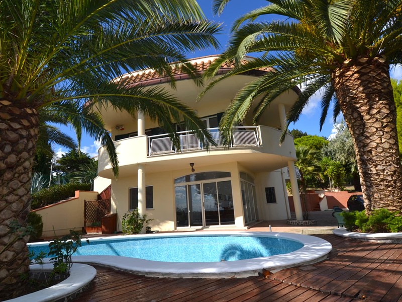 Villa in Vendita a Colonnella, 750'000€, 300 m²