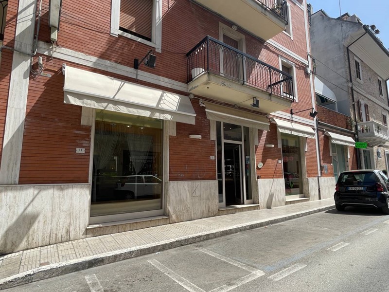 Attività commerciale in Vendita a San Benedetto del Tronto, 230 m²