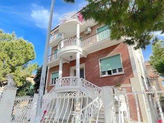 Appartamento in Vendita a San Benedetto del Tronto, 285'000€, 145 m²