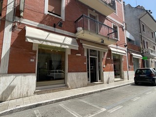 Immobile commerciale in Vendita a San Benedetto del Tronto, 230 m²