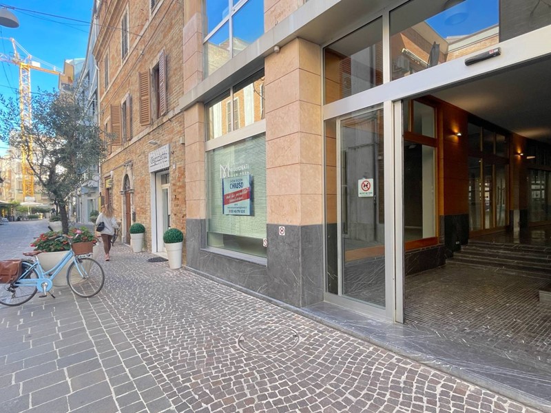 Immobile commerciale in Affitto a San Benedetto del Tronto, 800€, 45 m²