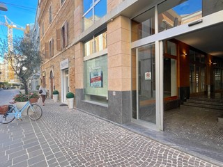 Immobile commerciale in Affitto a San Benedetto del Tronto, 800€, 45 m²