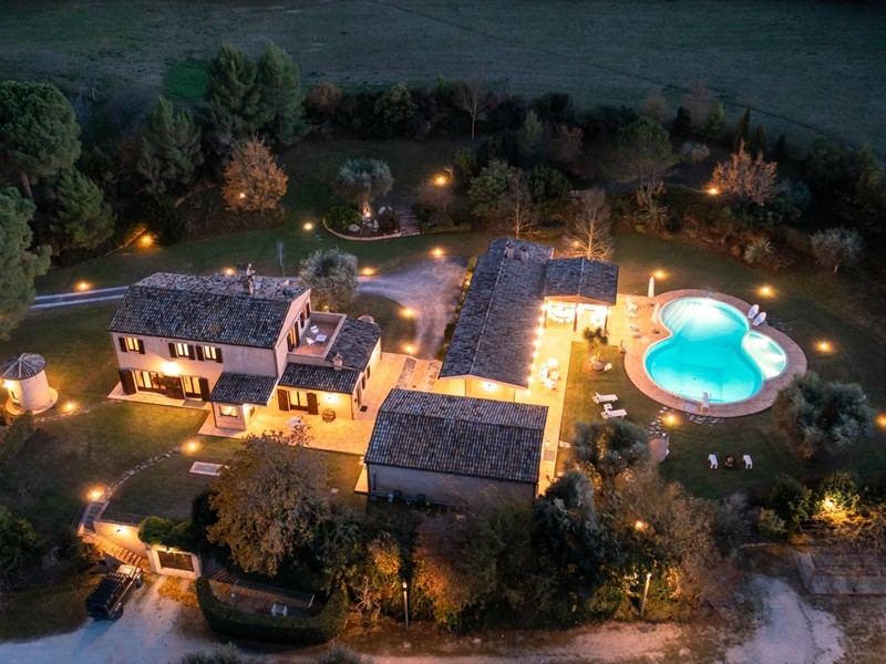 Rustico in Vendita a Civitanova Marche, 1'850'000€, 749 m²