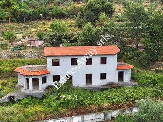 Villa in Vendita a Soldano, 220'000€, 230 m²