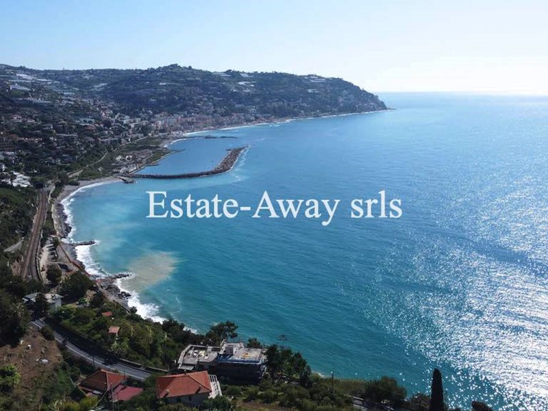 Villa in Vendita a Bordighera, 235 m²