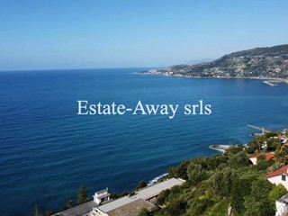 Villa in Vendita a Ospedaletti, 1'700'000€, 300 m²