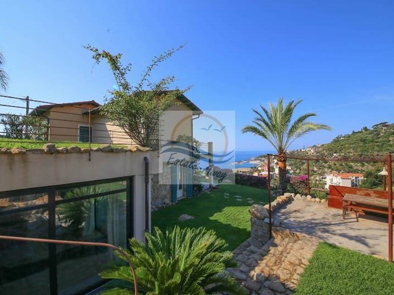 Villa in Vendita a Bordighera, 2'450'000€, 250 m²