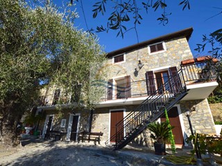 Villa in Vendita a Bordighera, 750'000€, 271 m²