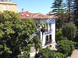 Villa in Vendita a Bordighera, 3'200'000€, 920 m², con Box