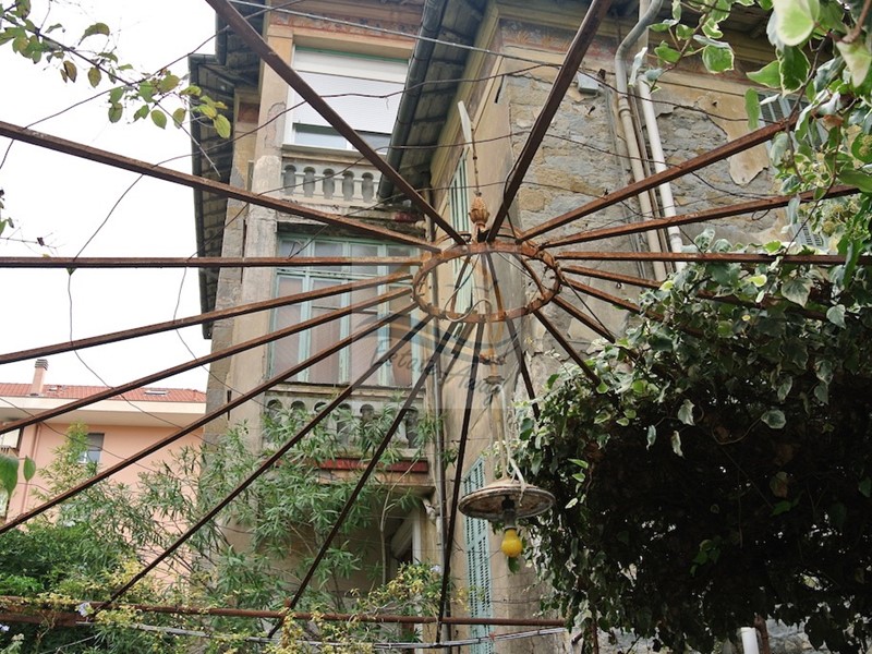 Villa in Vendita a Ventimiglia, 1'500'000€, 460 m²