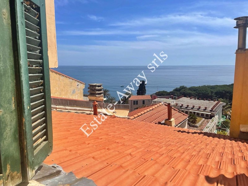 Appartamento in Vendita a Bordighera, 350'000€, 106 m²