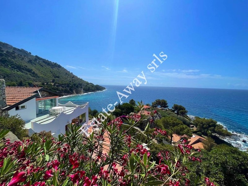 Villa in Vendita a Ventimiglia, 1'600'000€, 223 m²
