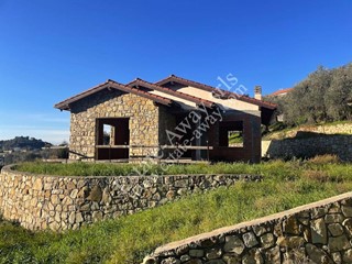 Casa Indipendente in Vendita a Bordighera, 350'000€, 180 m²