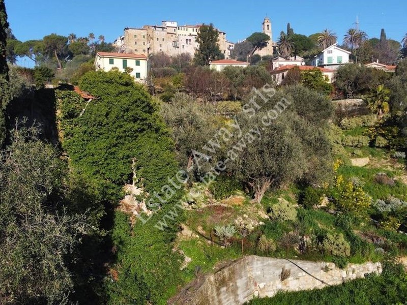 Rustico in Vendita a Bordighera, 210'000€, 160 m²
