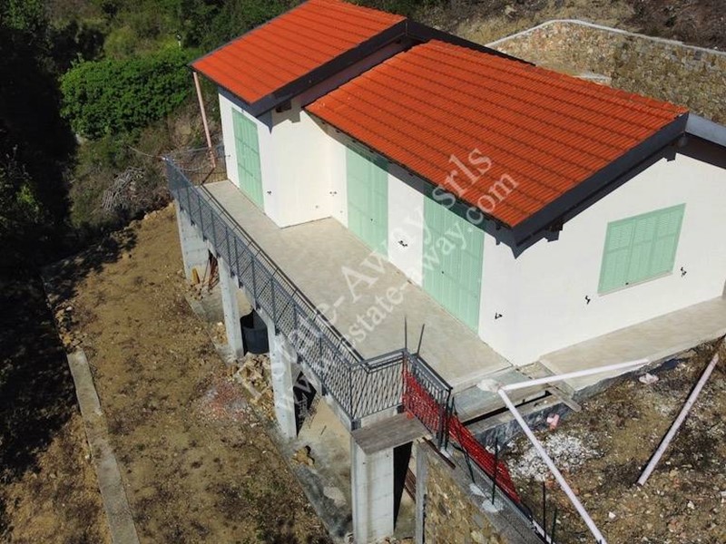 Casa Indipendente in Vendita a Vallebona, 320'000€, 150 m²